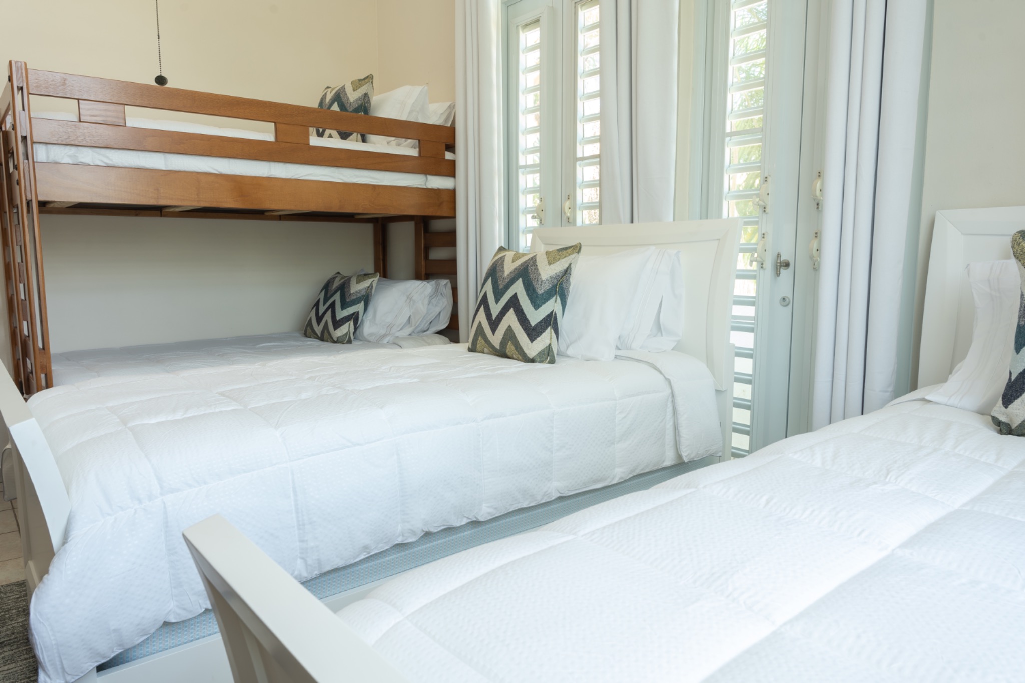 Flexible multi-bed room