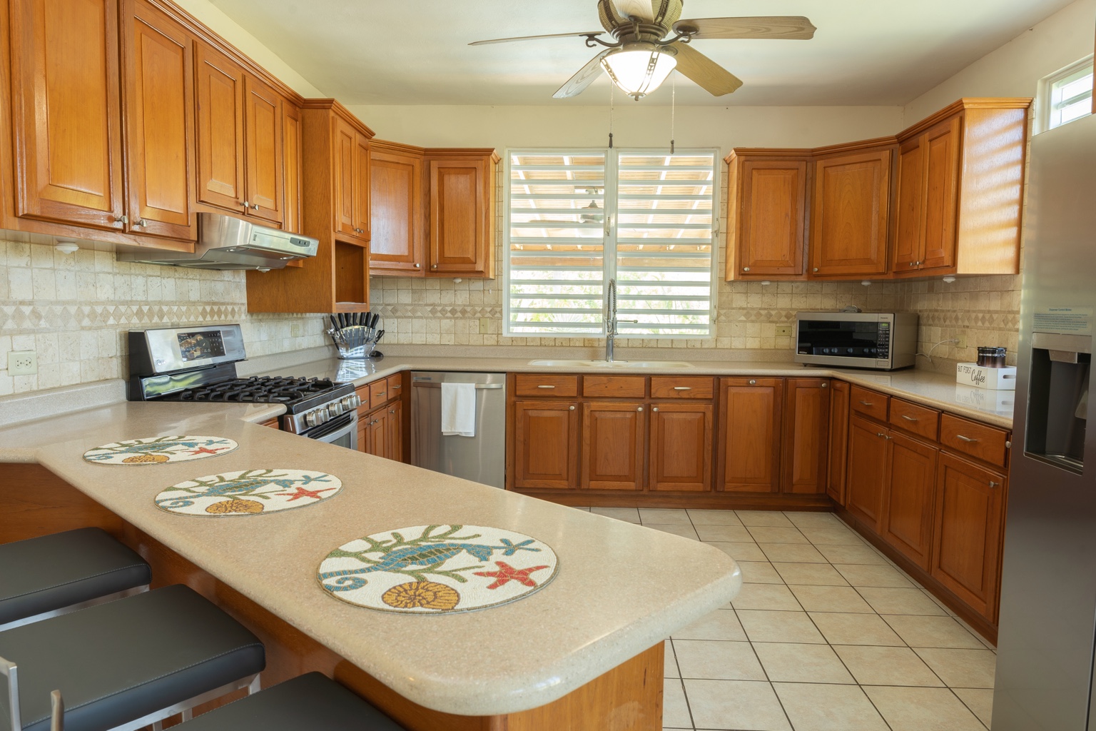 Full kitchen